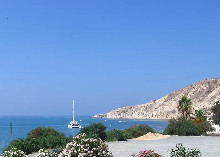 Amoroza Vila Pissouri
